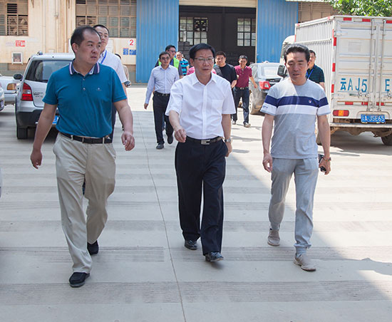 昆明经开区管委会主任李河流调研督查东绕城高速公路沿线临违建筑整治工作 昆明经开区管委会主任李河流调研督查东绕城高速公路沿线临违建筑整治工作