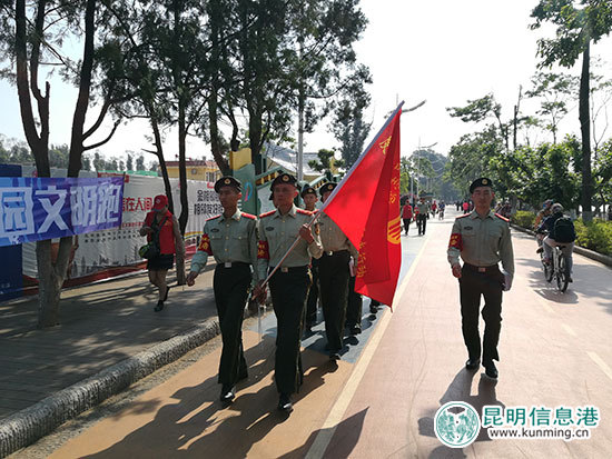 驻地官兵积极参与滇池度假区“创城”宣传 驻地官兵积极参与滇池度假区“创城”宣传
