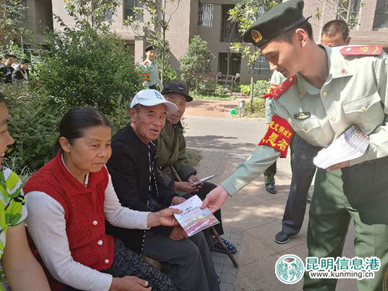 驻地官兵积极参与滇池度假区“创城”宣传 驻地官兵积极参与滇池度假区“创城”宣传