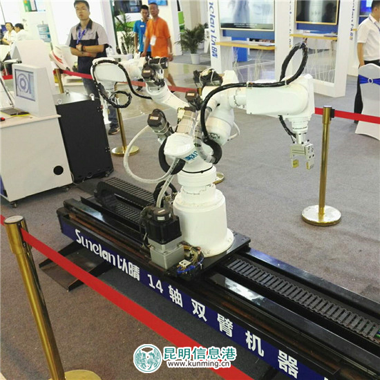 商洽会科技感十足 VR沉浸式旅游可进入奇幻世界冒险