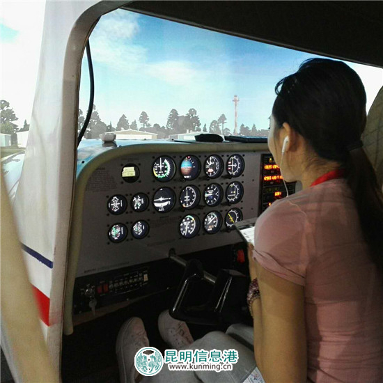 商洽会科技感十足 VR沉浸式旅游可进入奇幻世界冒险