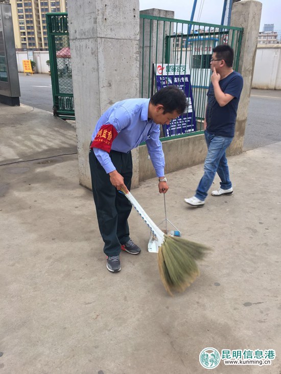 昆明公交一公司一车队开展志愿者服务活动 提高市民满意度