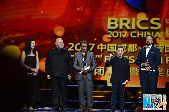 金砖国家电影节闭幕 《尼斯:疯狂的心》摘得最佳影片 金砖国家电影节闭幕 《尼斯:疯狂的心》摘得最佳影片