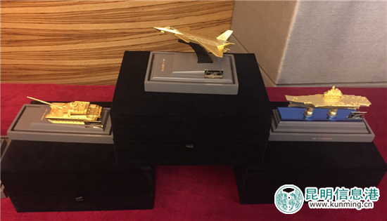 建军90周年纪念文创产品7月11日发售 包含三军装备金银模型 建军90周年纪念文创产品7月11日发售 包含三军装备金银模型