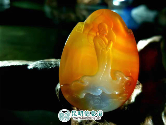 砚山玛瑙惊艳昆明石博会 玩家和收藏者热捧