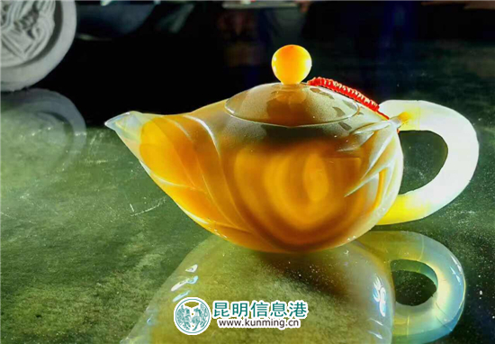 砚山玛瑙惊艳昆明石博会 玩家和收藏者热捧