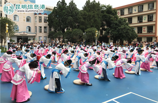 云南省委机关幼儿园举行“开笔礼” 萌娃拜孔谢师谢父母 云南省委机关幼儿园举行“开笔礼” 萌娃拜孔谢师谢父母