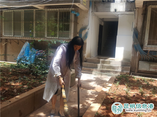 盘龙区创文先锋好党员栗秀英 助人是快乐之本