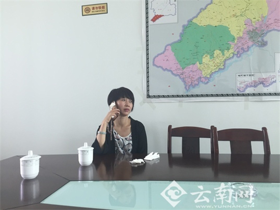 “摔断30万玉镯”女游客没工作领低保 后悔一个人跑出来 “摔断30万玉镯”女游客没工作领低保 后悔一个人跑出来