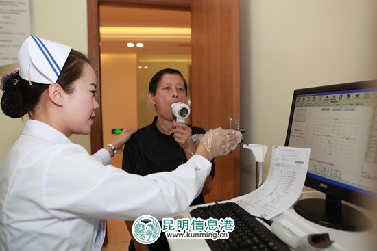 菲悦健康管理中心为云南著名书法家、画家提供免费公益体检活动