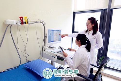 菲悦健康管理中心为云南著名书法家、画家提供免费公益体检活动