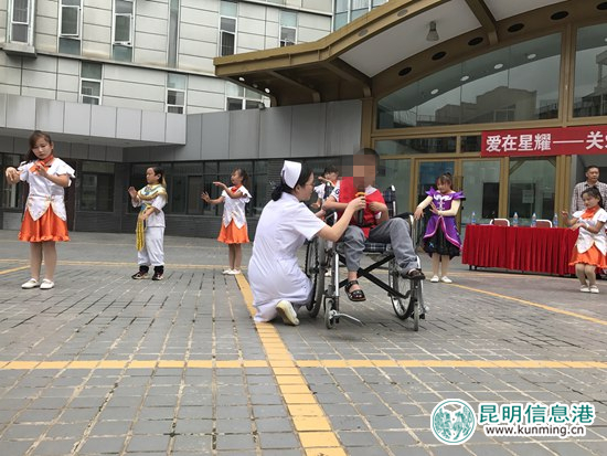 用心传递温暖 “关爱特殊儿童爱心公益活动”在昆举行 用心传递温暖 “关爱特殊儿童爱心公益活动”在昆举行