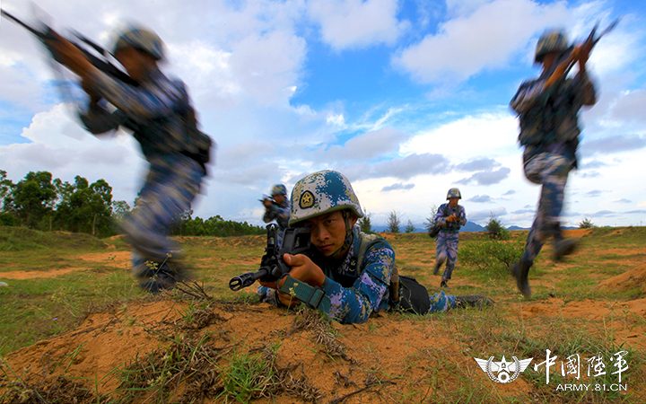 【网络媒体国防行】过瘾 这支海军陆战队够硬 【网络媒体国防行】过瘾 这支海军陆战队够硬