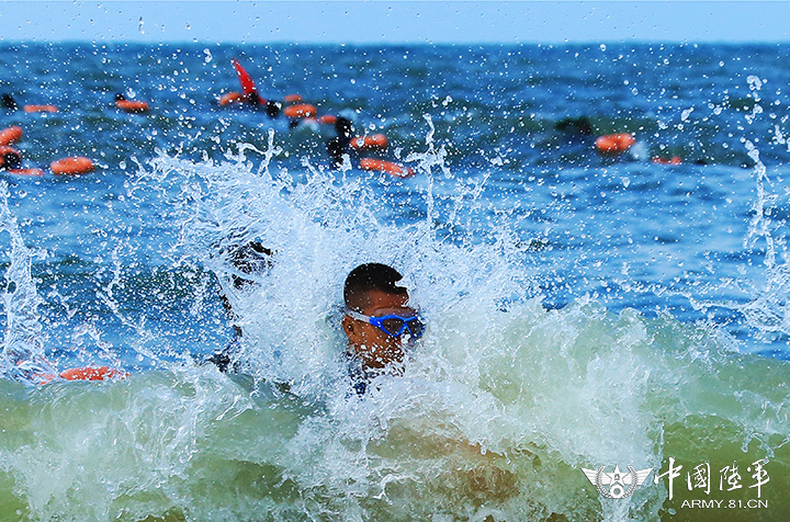 【网络媒体国防行】过瘾 这支海军陆战队够硬 【网络媒体国防行】过瘾 这支海军陆战队够硬