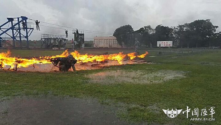 【网络媒体国防行】过瘾 这支海军陆战队够硬 【网络媒体国防行】过瘾 这支海军陆战队够硬