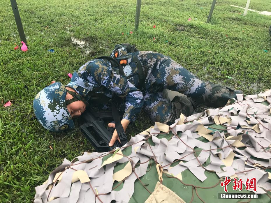 【网络媒体国防行】直击两栖侦察女兵训练场