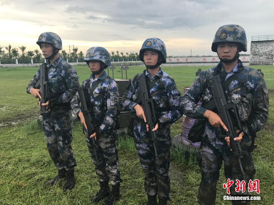【网络媒体国防行】直击两栖侦察女兵训练场