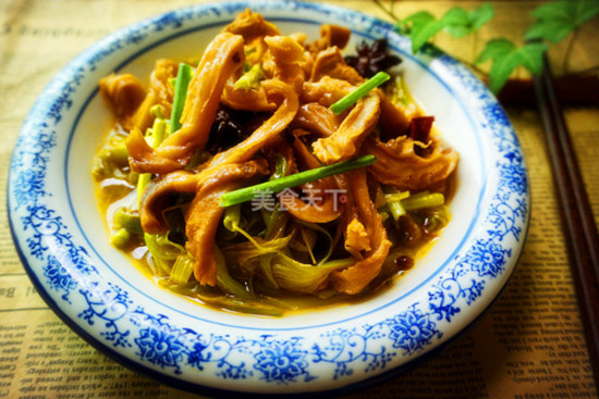 黄花菜焖猪肚 美味的家常菜 黄花菜焖猪肚 美味的家常菜