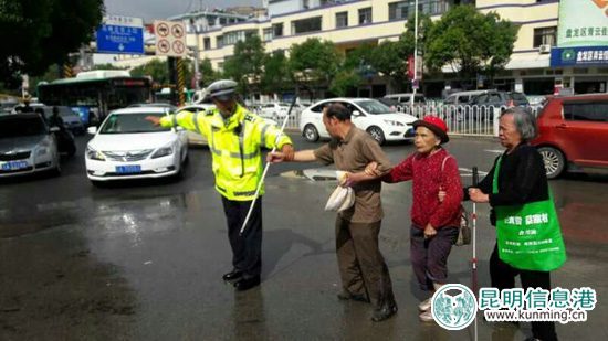 昨夜强降雨 昆明警方闻警而动防汛减灾