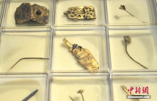 图为出水的金饰品 图为出水的金饰品