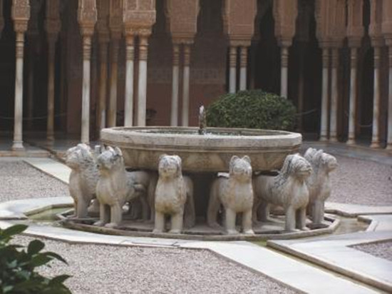 西班牙格拉纳达阿尔罕布拉宫殿内摩尔人喷泉 西班牙格拉纳达阿尔罕布拉宫殿内摩尔人喷泉