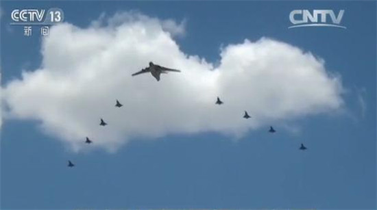 【庆祝中国人民解放军建军90周年阅兵】空军多型新质作战力量亮相阅兵