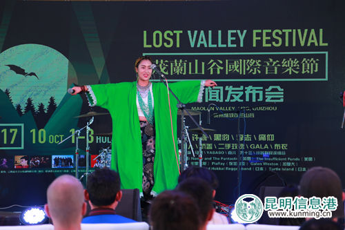 云南本土代表阿妹带来精彩表演 云南本土代表阿妹带来精彩表演