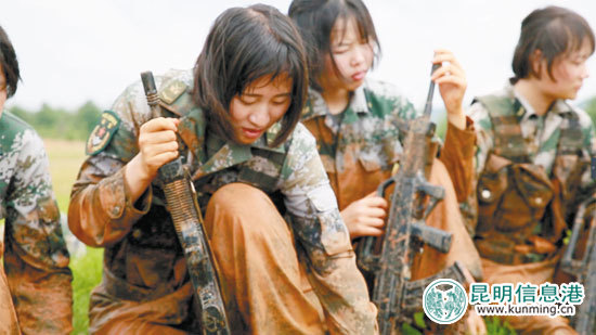 懂理论会格斗 女子特战队敢猎杀敢爆破