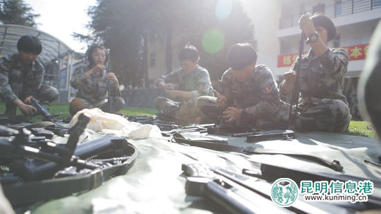 懂理论会格斗 女子特战队敢猎杀敢爆破