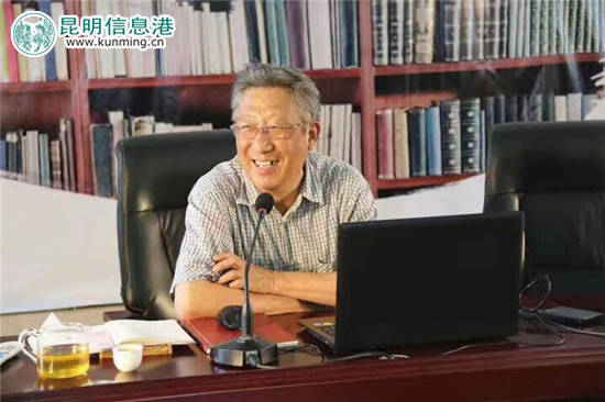 著名书法家赵浩如做客彩云读书会 呼吁多读书勤练字 著名书法家赵浩如做客彩云读书会 呼吁多读书勤练字