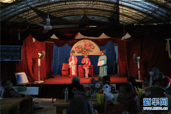 楼上唱戏楼下卖菜 这个菜市场里有天籁