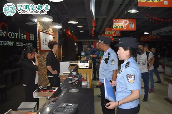 昆明警方专项整治旅游市场秩序 发现2辆大巴涉嫌非法客运