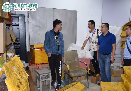 昆明警方专项整治旅游市场秩序 发现2辆大巴涉嫌非法客运