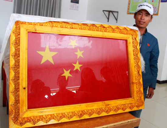 西藏日喀则谢通门县皮匠次仁顿珠——五星红旗在我心