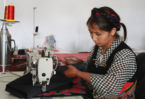 西藏日喀则谢通门县皮匠次仁顿珠——五星红旗在我心