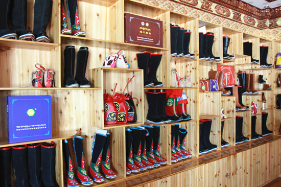 西藏日喀则谢通门县皮匠次仁顿珠——五星红旗在我心