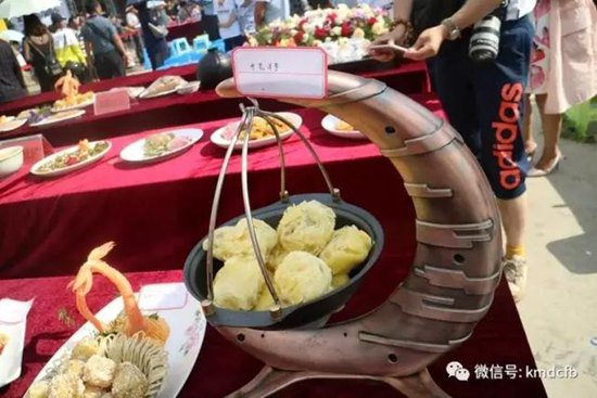 2017铜都开花洋芋节开幕 一个洋芋拍出5000元 2017铜都开花洋芋节开幕 一个洋芋拍出5000元