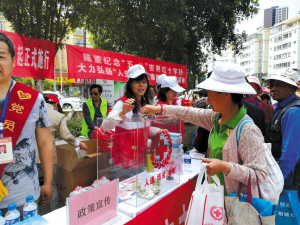 西山区世纪半岛社区14.6万志愿者服务社会 赢得居民认可