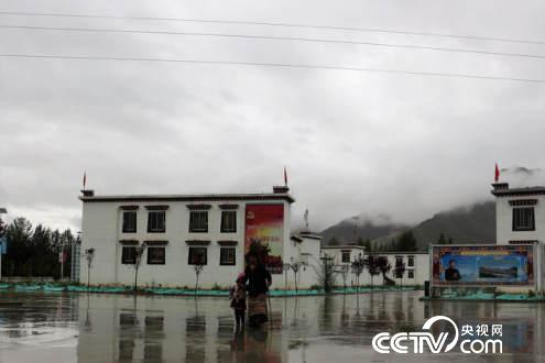 【砥砺奋进 雪域巨变】西藏易地扶贫搬迁“搬”出幸福感 【砥砺奋进 雪域巨变】西藏易地扶贫搬迁“搬”出幸福感