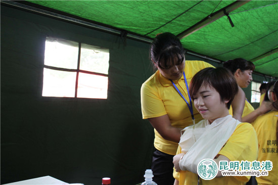 昆明举办养老护理员职业技能竞赛 百余人碧鸡广场角逐“状元