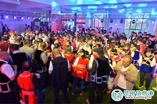 文化节现场人山人海 文化节现场人山人海