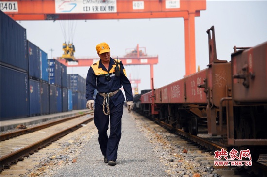 【治国理政新实践·河南篇】中欧班列（郑州）趟趟“爆仓” 实现每日常态化开行