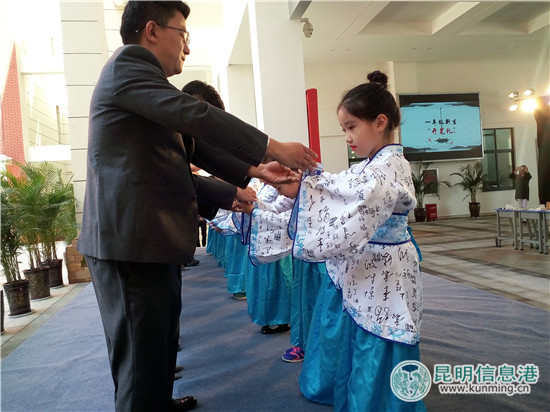 云大附属会展学校举行开学礼 云大附属会展学校举行开学礼