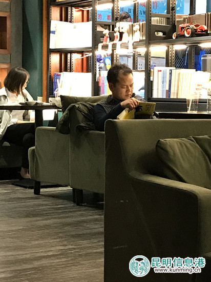 图书馆里的另类常客:流浪汉小摊贩自由职业者 图书馆里的另类常客:流浪汉小摊贩自由职业者