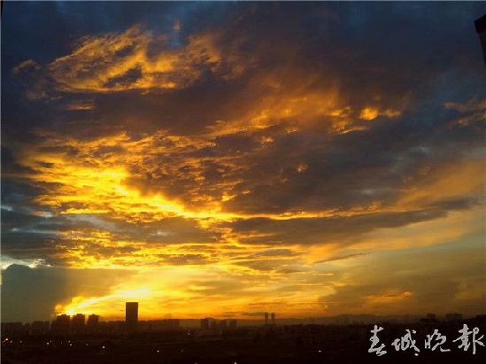 刷爆朋友圈的昆明晚霞 陶醉了一座春城 刷爆朋友圈的昆明晚霞 陶醉了一座春城