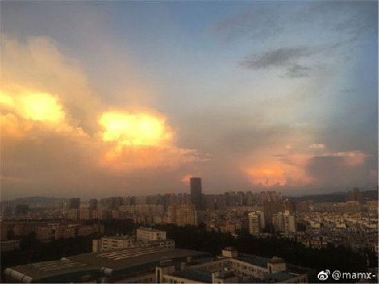 刷爆朋友圈的昆明晚霞 陶醉了一座春城 刷爆朋友圈的昆明晚霞 陶醉了一座春城