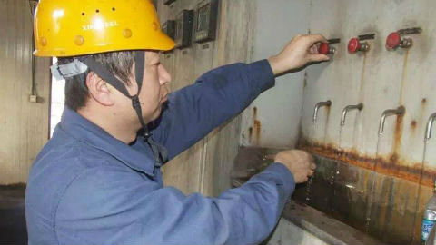 廖勇：从“半路出家”到“技术大拿” 转岗14年再成技术带头人