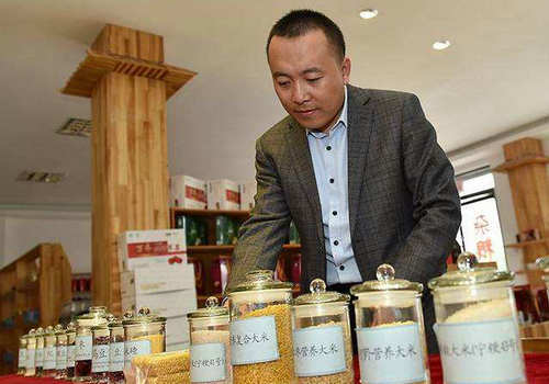 【中国梦实践者】“创新农民”万立军:35岁前完成从“2”到“2万”的蜕变 【中国梦实践者】“创新农民”万立军:35岁前完成从“2”到“2万”的蜕变