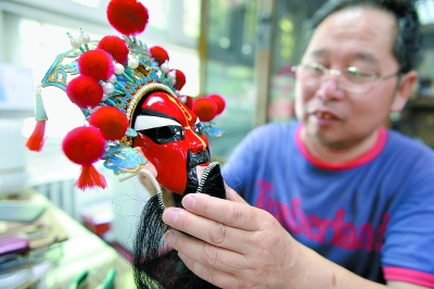 泥塑彩绘脸谱第五代传人林泓魁的脸谱人生 泥塑彩绘脸谱第五代传人林泓魁的脸谱人生