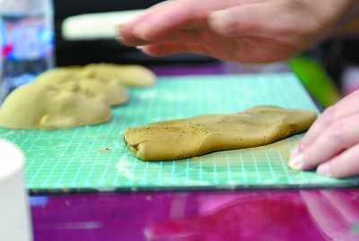 泥塑彩绘脸谱第五代传人林泓魁的脸谱人生 泥塑彩绘脸谱第五代传人林泓魁的脸谱人生